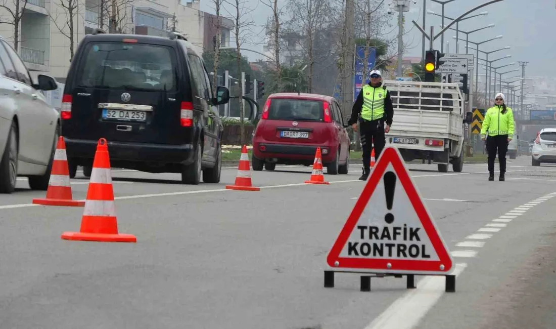 Ordu’da yapılan polis denetimlerinde bir haçada 12 bin 589 araç