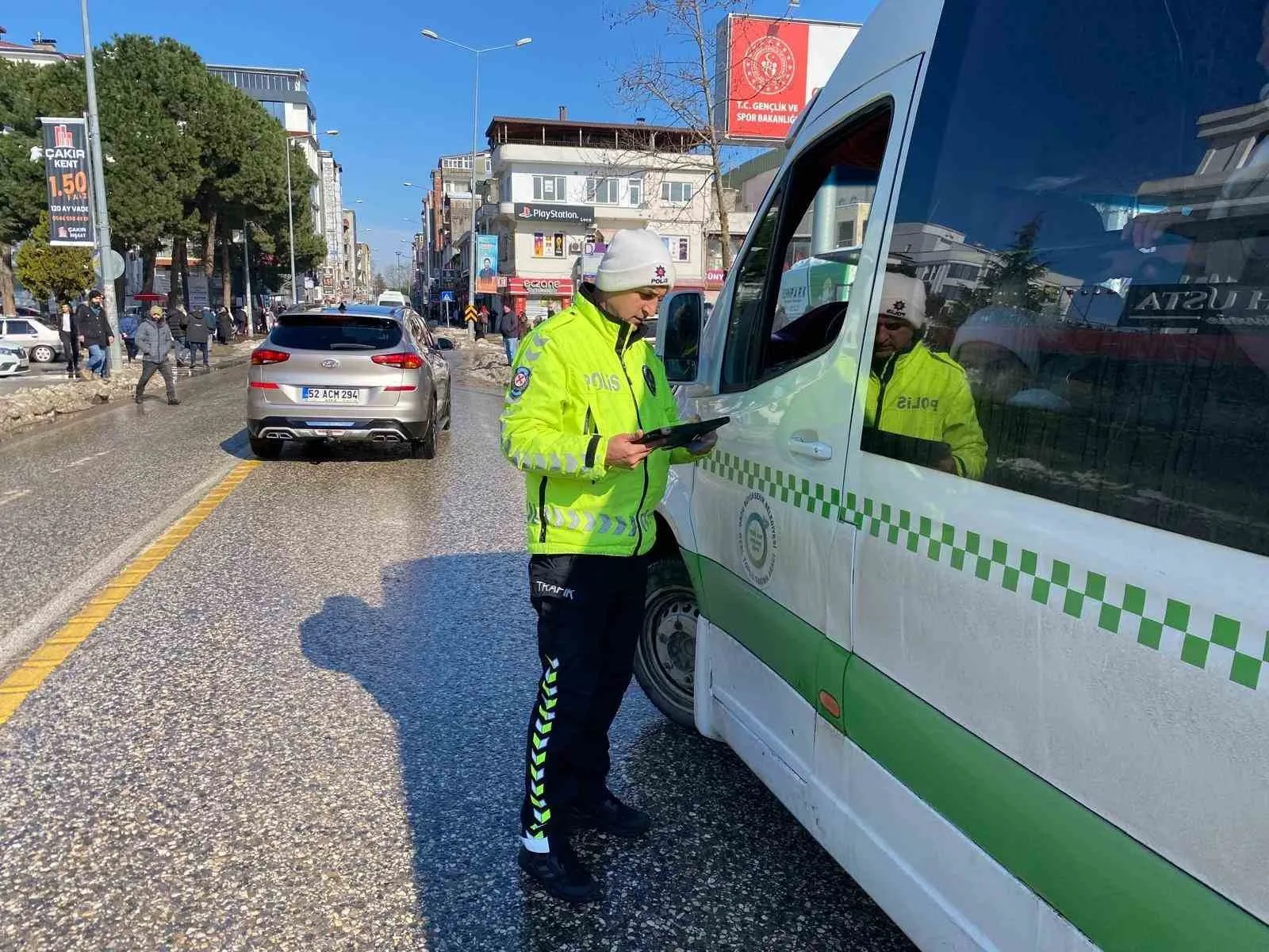 Ordu'da yapılan trafik denetimlerinde son bir haçta 21 bin 854