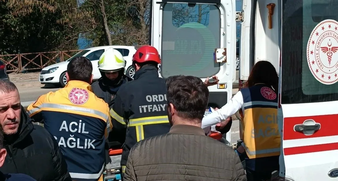 Ünye'de yaşanan trafik kazasında, İsmail Kıraç yönetimindeki minibüs ile Sueda