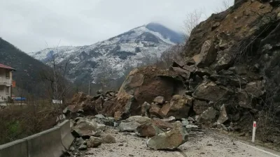 Ordu'nun Çatalpınar ilçesinde meydana gelen heyelan sonrası karayolu çift şeritli