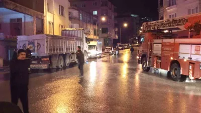 Ünye ilçesinde metruk binada çıkan yangın itfaiye ekipleri tarafından kontrol