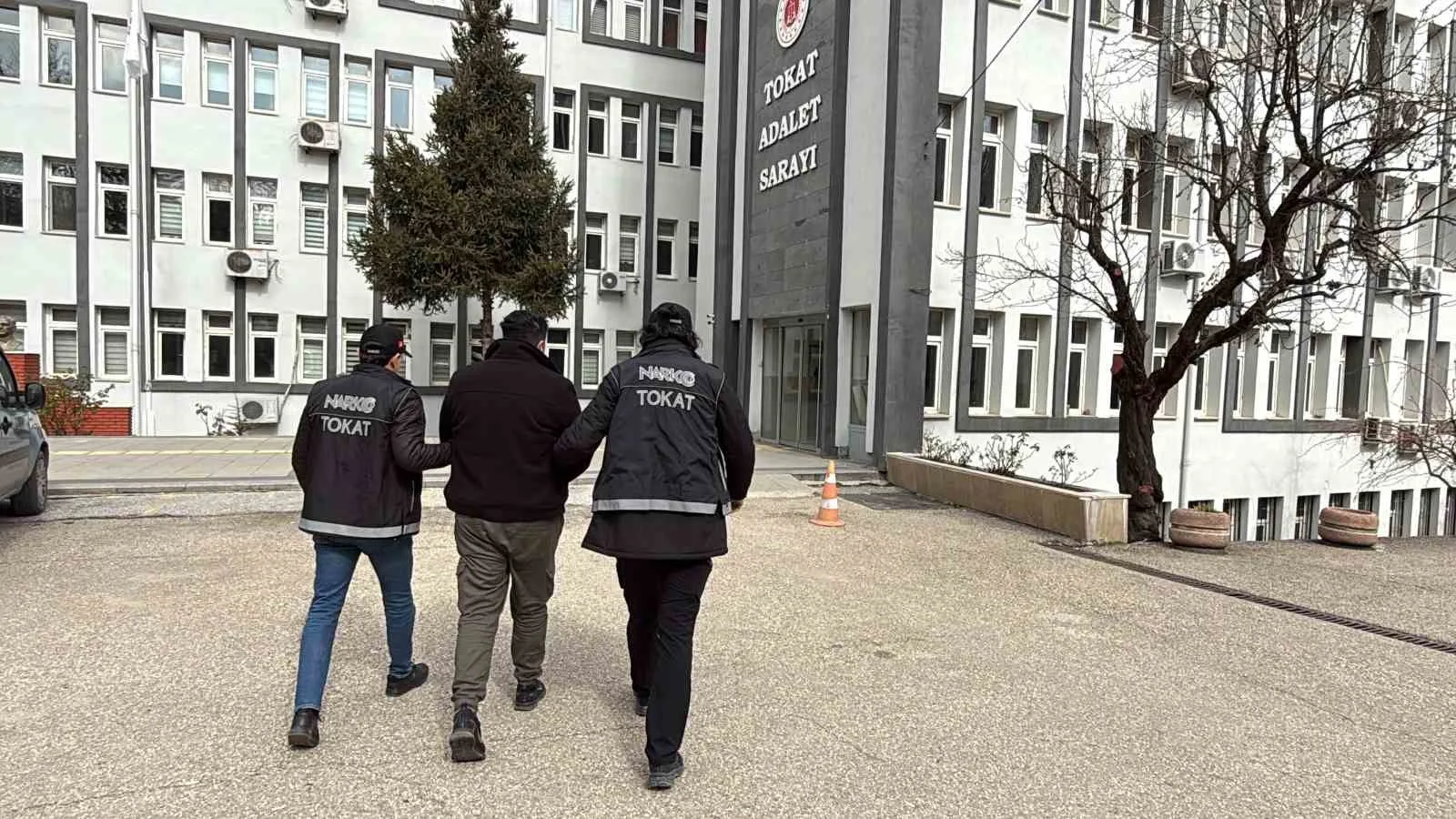 Tokat'ta O.K.'nin üzerinde bonzai yapımında kullanılan 25 gram hammadde, evinde