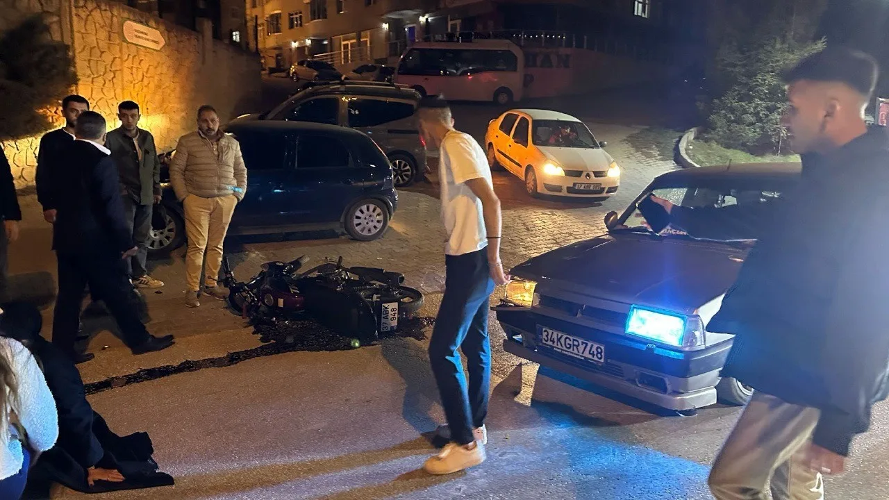 Kastamonu’da meydana gelen trafik kazasında, Rauf Denktaş Caddesi'nde Tofaş-Fiat otomobil