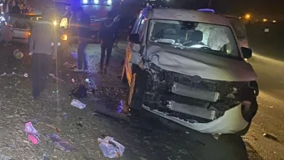 Sakarya'nın Kaynarca ilçesinde otomobil ile hafif ticari aracın çarpışması sonucu