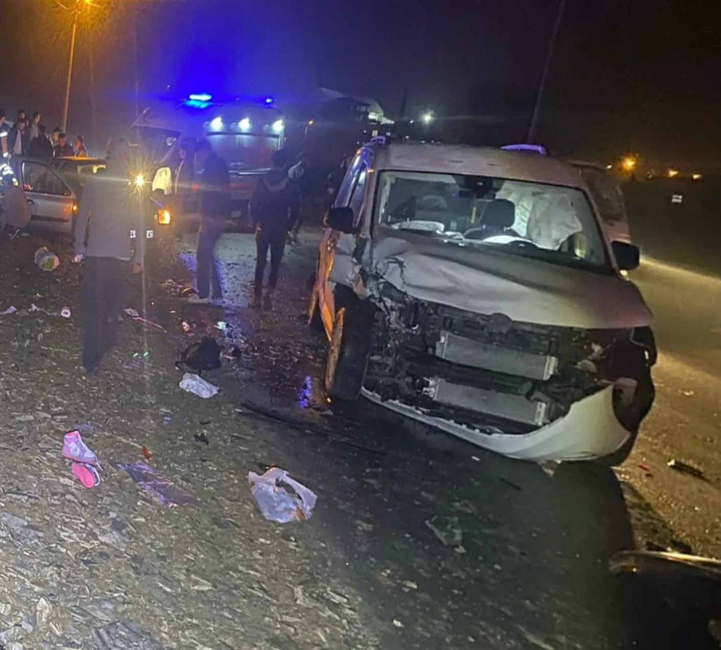 Sakarya'nın Kaynarca ilçesinde otomobil ile hafif ticari aracın çarpışması sonucu