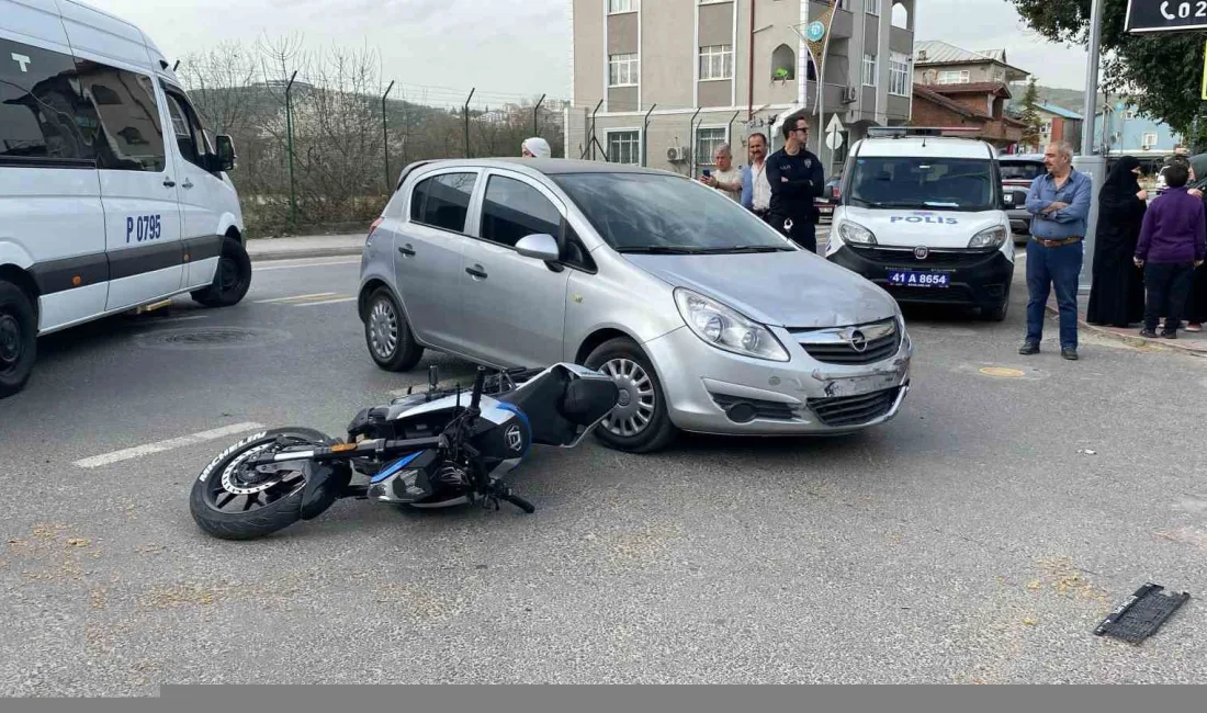 İzmit'te otomobil ile motosikletin çarpıştığı kaza sonucu motosiklet sürücüsü yaralandı.