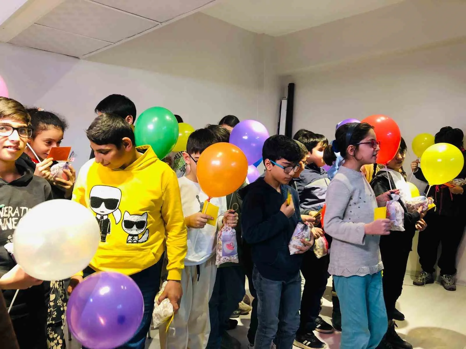 Erzurum İl Müftülüğü, özel gereksinimli çocuklara "Arafalık" sürprizi yaparak İyilik