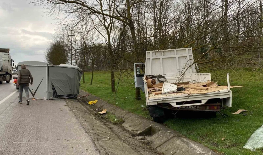 Kartepe'de meydana gelen trafik kazasında panelvan bir araç kamyonete çarptı