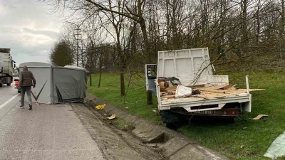 Kartepe'de meydana gelen trafik kazasında panelvan bir araç kamyonete çarptı