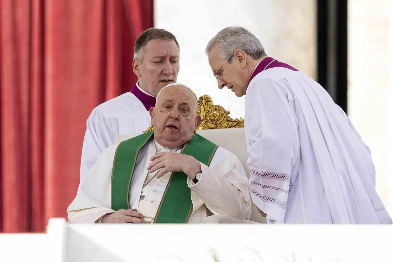 Papa Francis, Roma'daki Gemelli Hastanesi'nde solunum sorunları yaşıyor. Akut solunum