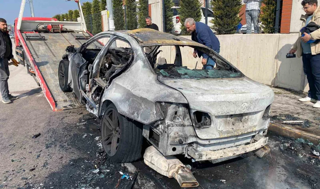 Kocaeli'nin Körfez ilçesinde park halindeki bir BMW'nin alev almasıyla yangın