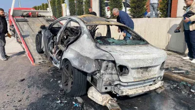 Kocaeli'nin Körfez ilçesinde park halindeki bir BMW'nin alev almasıyla yangın