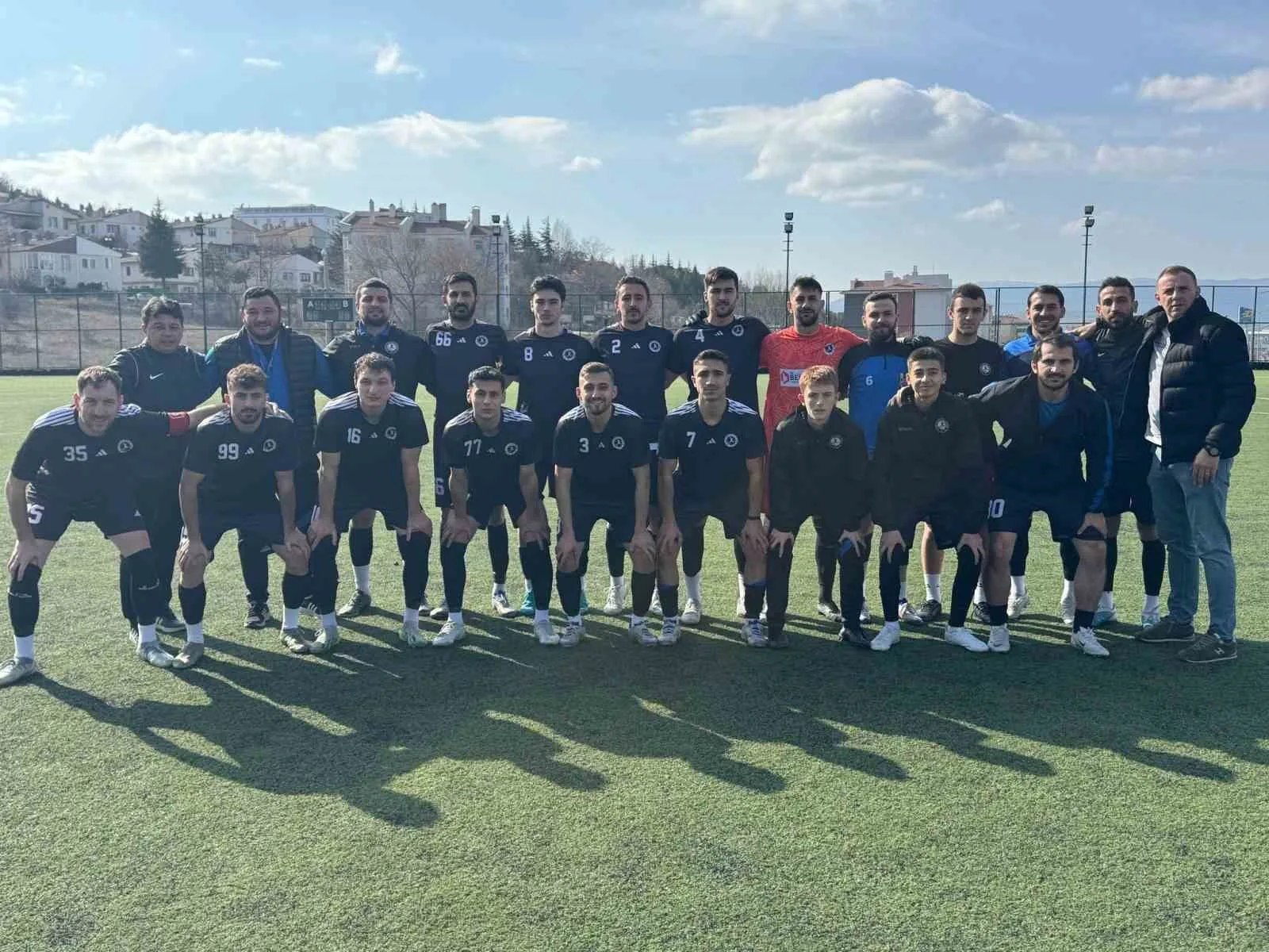 Pazaryerispor, deplasmanda İçköyspor'u 5-0'lık skorla yenerek liderliğini sağlamlaştırdı. Başkan Zekiye