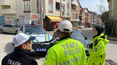 Kocaeli İzmit'te polis otosu ile özel otomobilin karıştığı kaza, Yeşilova