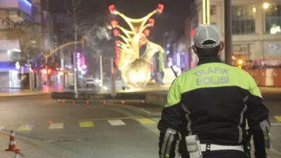 Erzincan'da polis, 'dur' ikazına uymayan ve kaçan motosiklet sürücüsünü kovalayarak