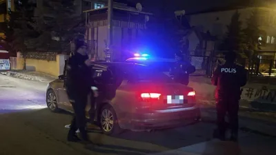 Erzincan'da Salihbaba ve Mamahatun Kız Öğrenci Yurtları önünde polis ekipleri