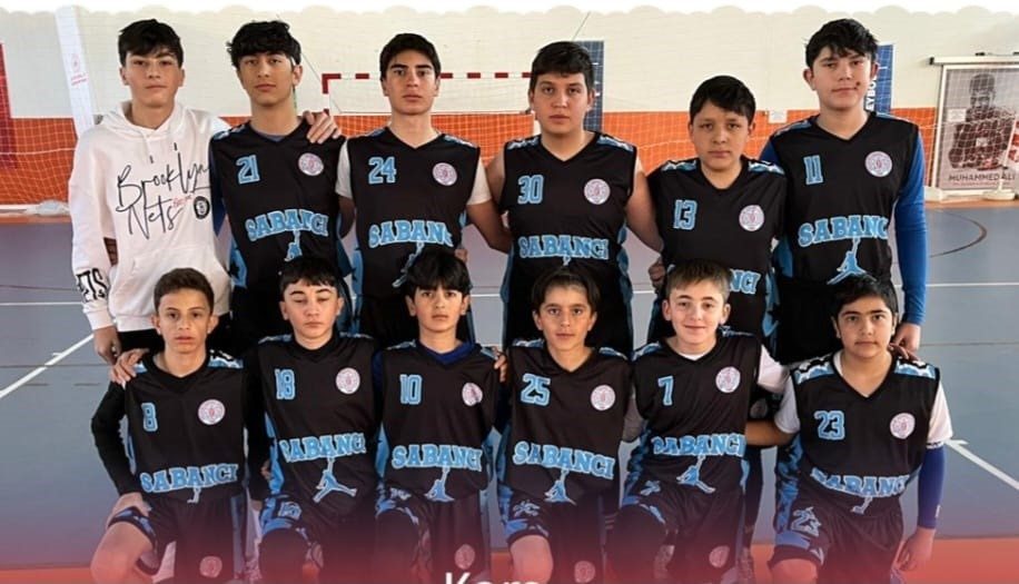 Yakutiye Sabancı Ortaokulu, Yıldızlar Basketbol Grup maçlarında hem kız hem