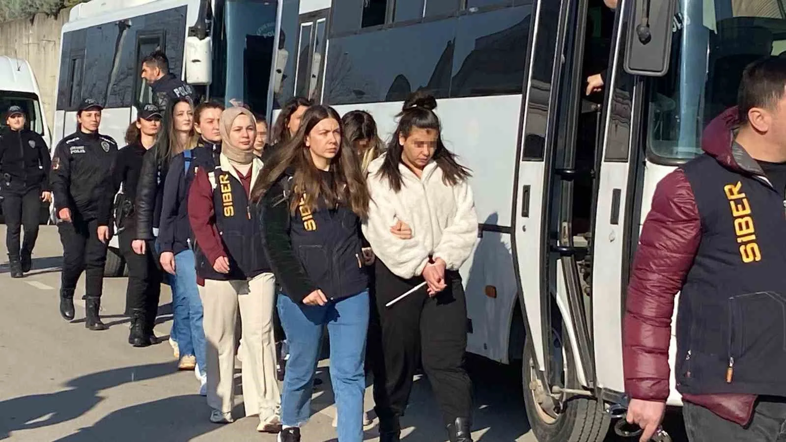 Sosyal medyadan Sapanca'da sahte bungalov kiralayan çeteden 30 şüpheliden 22'si