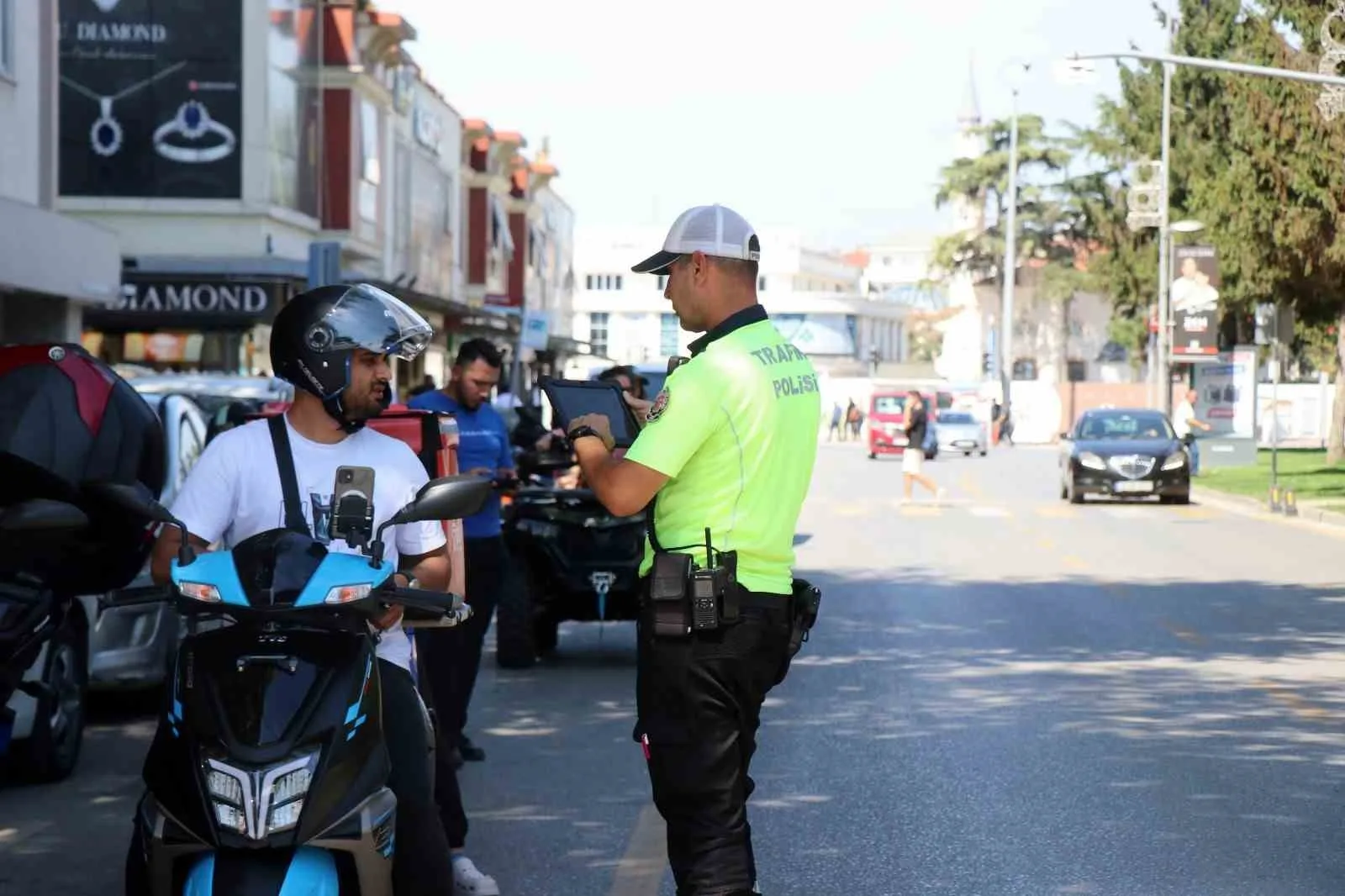 Sakarya'da Ramazan Bayramı'nda huzur ve güven sağlanması için 3802 polis