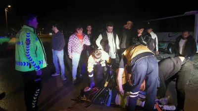 Akyazı ilçesinde gece meydana gelen motosiklet kazasında, sürücü yaralandı ve
