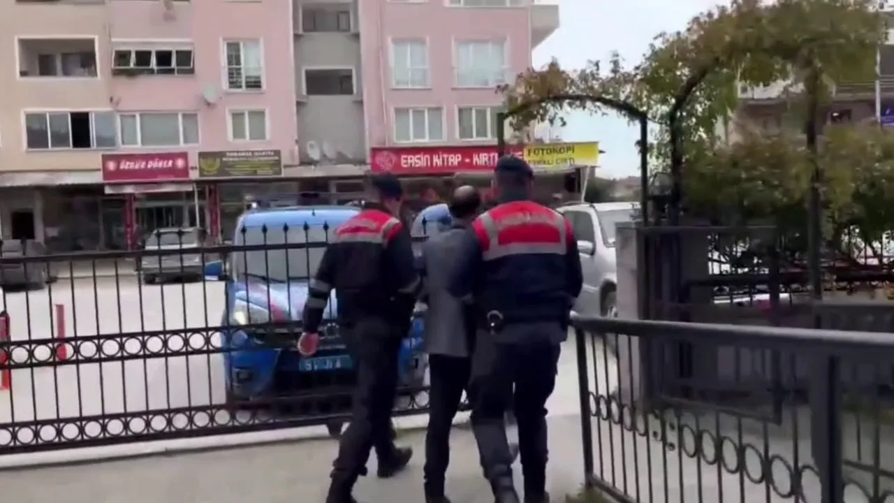 Sakarya'da 21 uyuşturucu operasyonunda ele geçirilen metamfetamin, kokain ve diğer