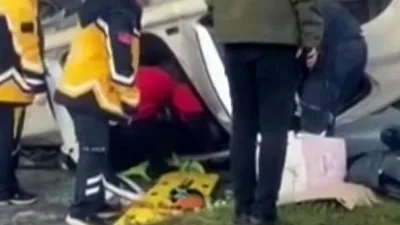 Sakarya'nın Adapazarı ilçesinde D-020 karayolunda iki otomobilin çarpışması sonucu meydana