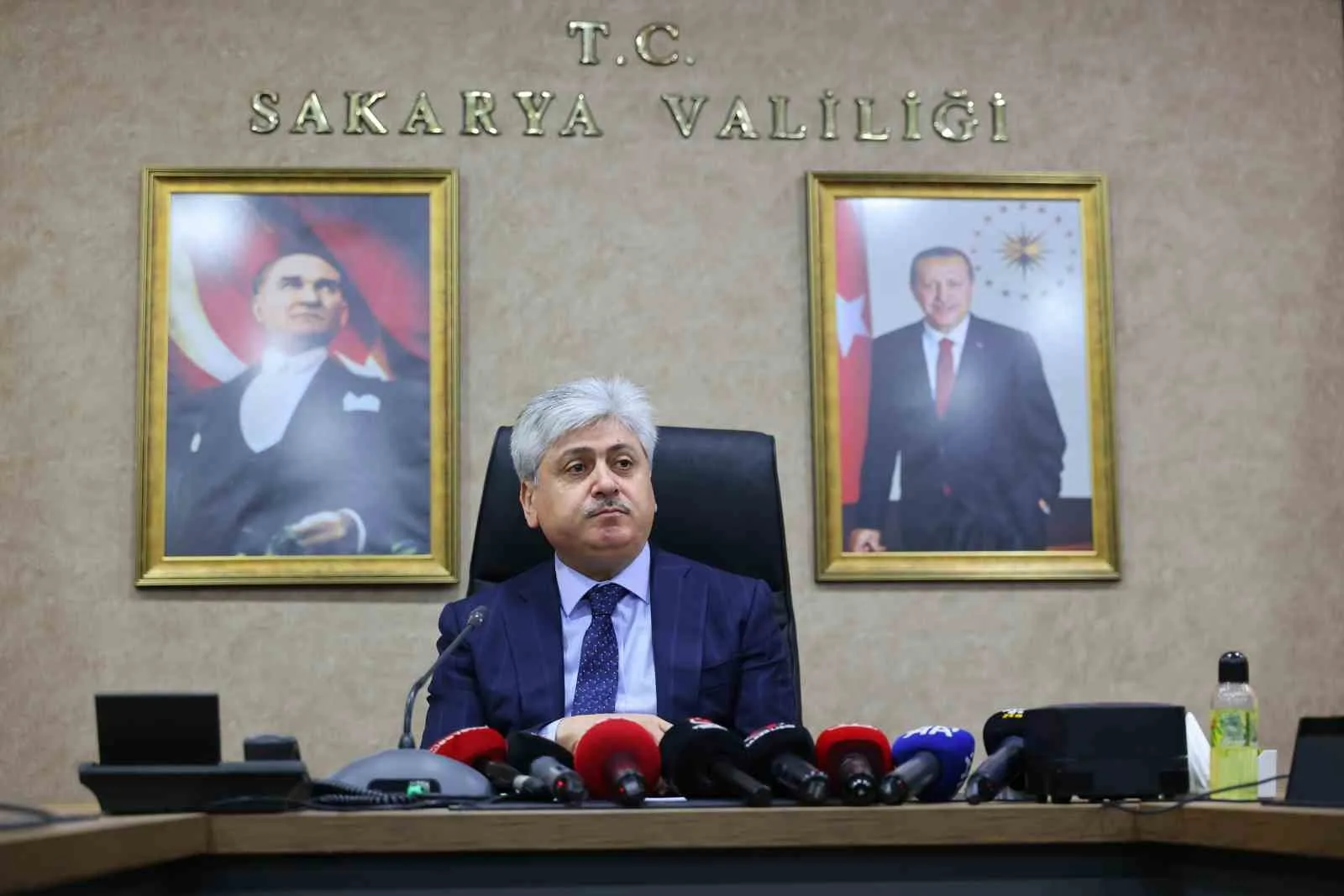 Sakarya'da gerçekleştirilen operasyonlar sonucunda uyuşturucu tacirleri ve kaçakçılar kıskıvrak yakalandı.