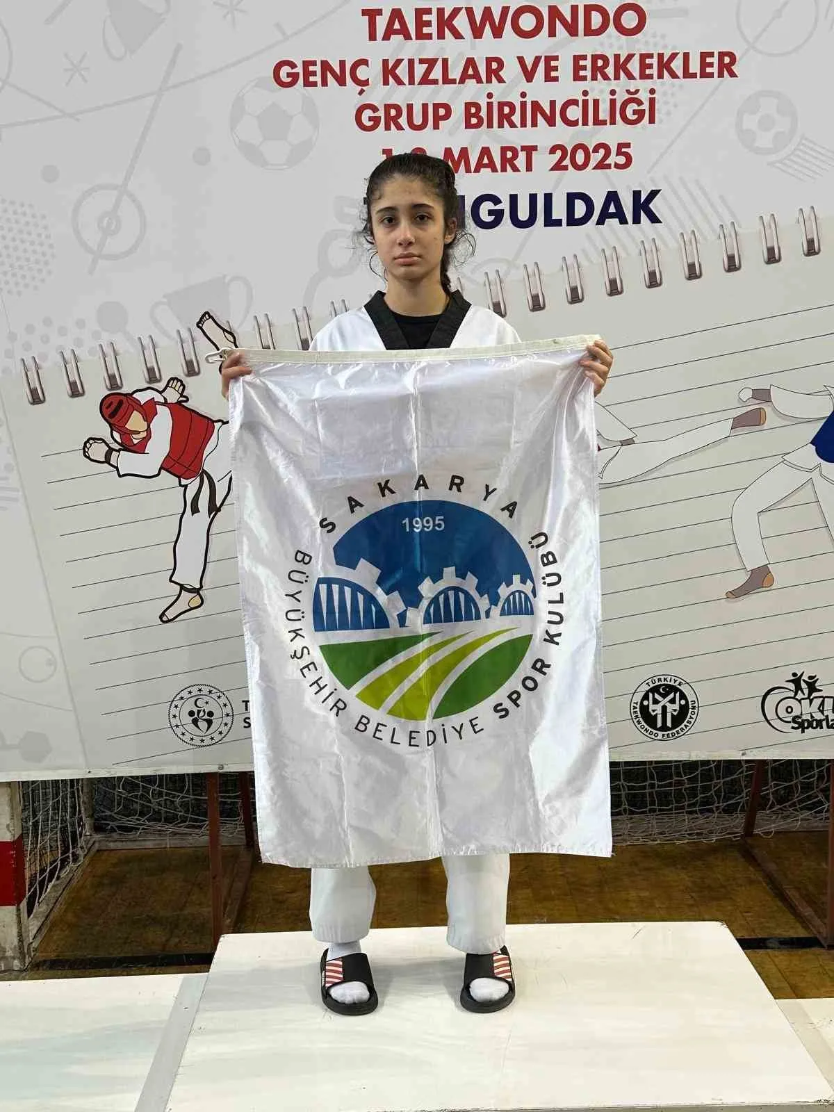 Sakarya Büyükşehir Belediyesi Spor Kulübü'nden Selen Göreler, Zonguldak'ta düzenlenen Gruplar