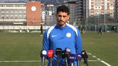 Çaykur Rizesporlu futbolcu Samet Akaydin, takımının moral ve motivasyonunu arttıran