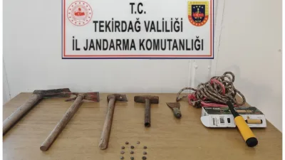 Tekirdağ'da durdurulan araçta tarihi eser niteliğinde sikkeler ve kazı malzemeleri