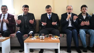 Erzurum Valisi Mustafa Çiftçi, şehit Astsubay Çavuş Taha Nergiz'in ailesini