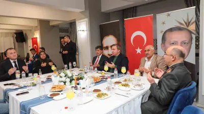 Erzincan'da düzenlenen iftar programına Vali Hamza Aydoğdu, Belediye Başkanı Bekir