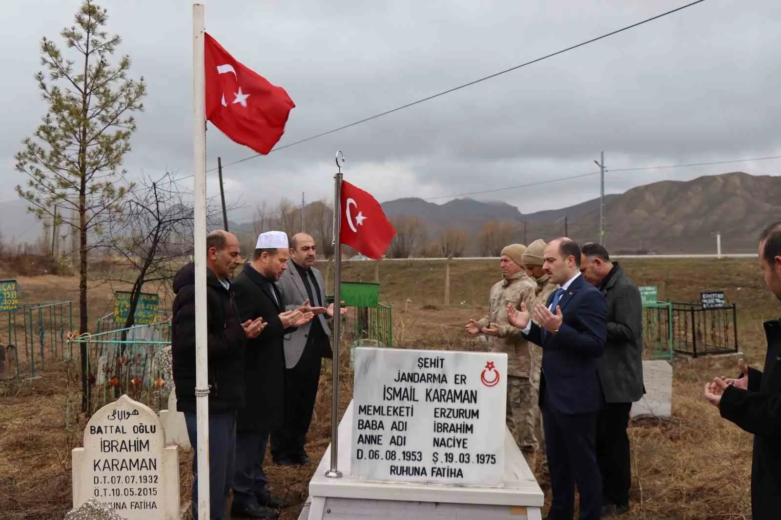 Erzurum'un Oltu ilçesinde şehit düşen Piyade Er İsmail Karaman, mezarı