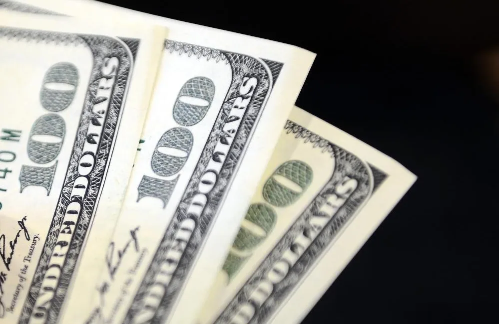 Dolar ve euro İstanbul Kapalıçarşı'da yatay seyrediyor. Dolar 36,4350 liradan