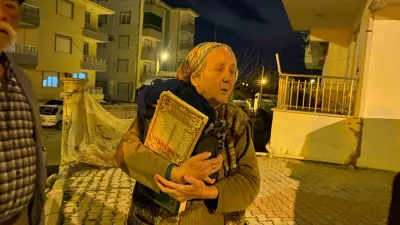 Antalya Serik'te riskli bulunan bir binada yaşayan 8 aile, çatlaklar