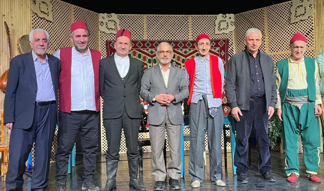 Erzurum'da seyircilerin beğenisini kazanan "Seyri Alem Erzurum" adlı tiyatro oyunu,