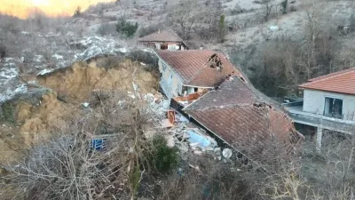 Sinop’un Türkeli ilçesinde meydana gelen heyelanda dev toprak kütlesi 3
