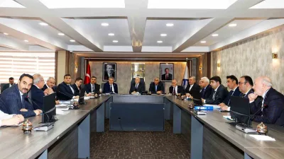 Erzurum Havalimanı'nda sis problemi üzerine toplantı düzenlendi. Başkan Mehmet Sekmen