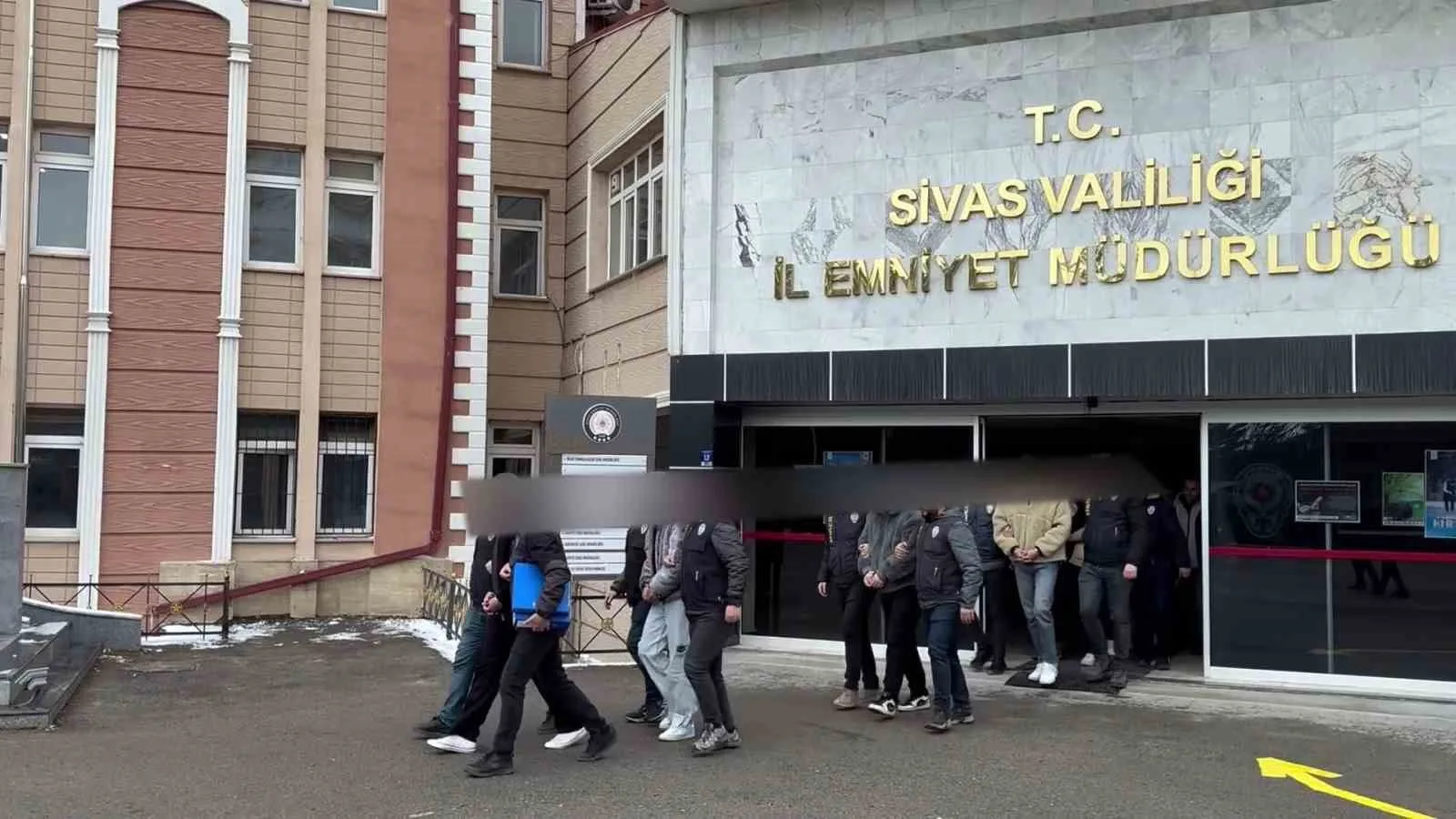 Sivas Cumhuriyet Başsavcılığı tarafından yürütülen soruşturma kapsamında düzenlenen operasyonlarda Sivas