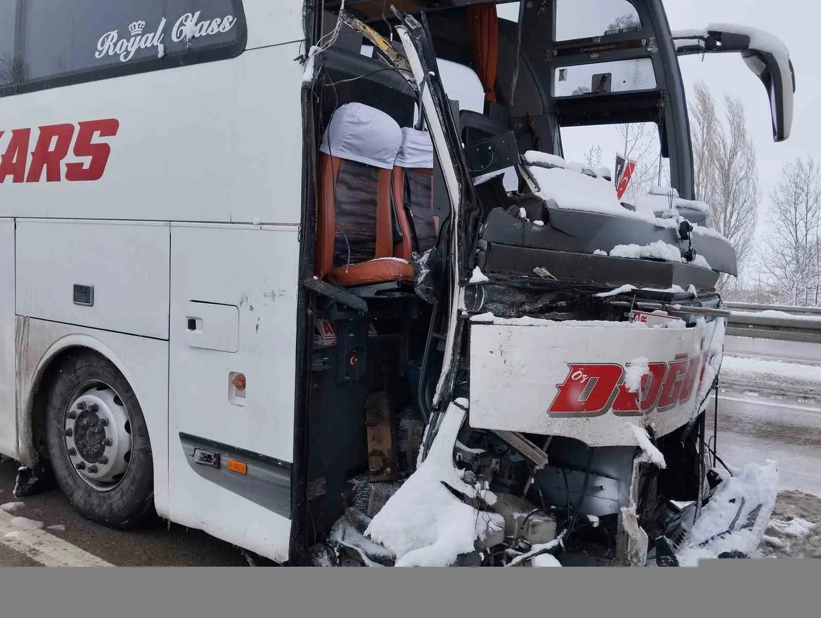 Sivas'ın Suşehri ilçesinde meydana gelen kaza sonucu 6 kişi yaralandı.