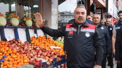 Sivas Belediyesi Zabıta Müdürlüğü, kaldırım işgali yapan işletmelere toplamda 1