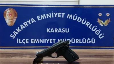 Sakarya Karasu'da polis ekipleri tarafından şüpheli davranışlar sergileyen K.H.E. isimli