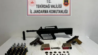 Tekirdağ'da düzenlenen operasyonlarda ruhsatsız silahlar, tarihi eserler ve uyuşturucu madde