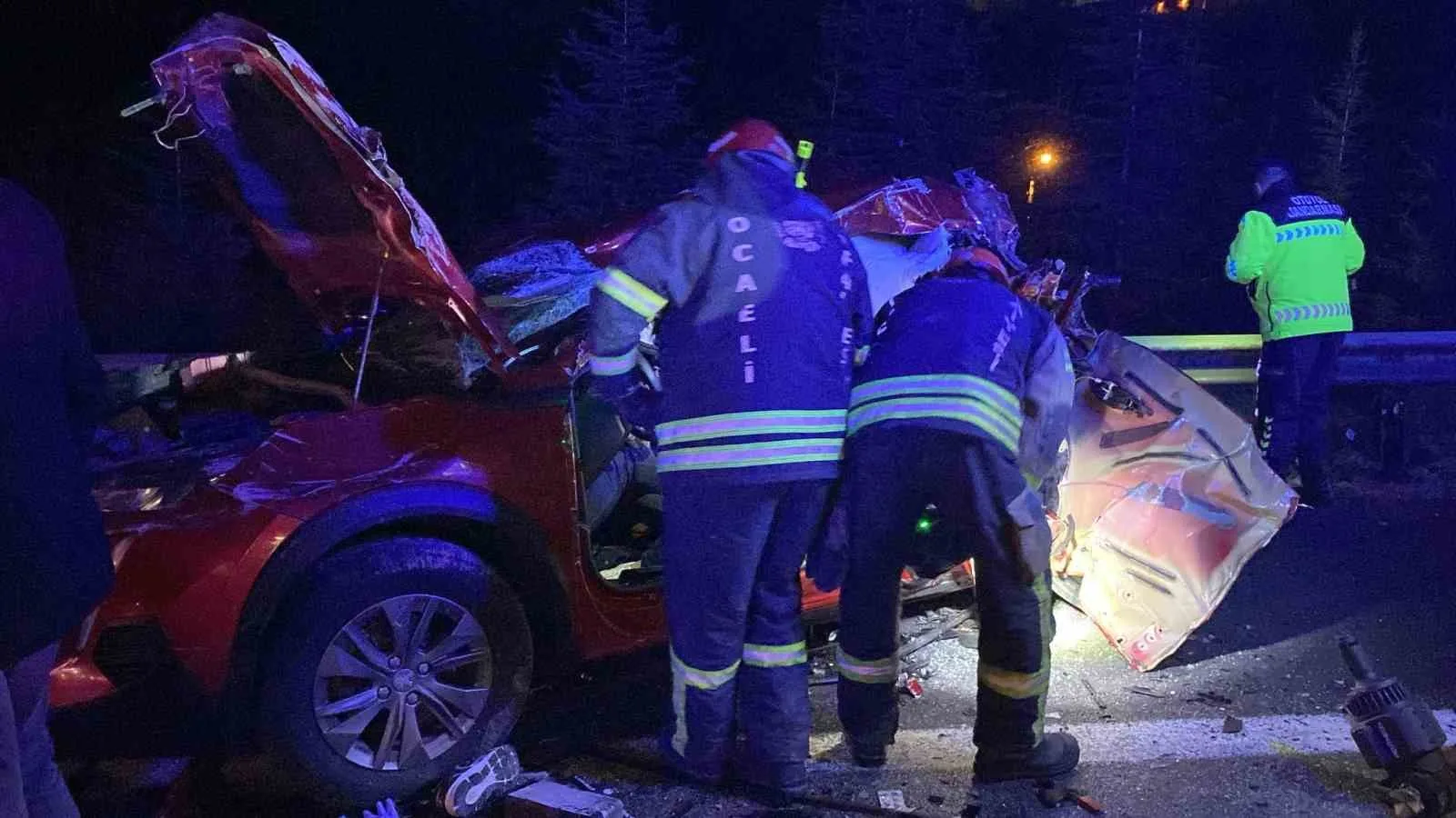 TEM Otoyolu’nda İstanbul istikametinde olan zincirleme kazada 2 kişi yaşamını