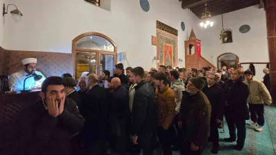 Erzincan'ın Tercan ilçesinde Kadir Gecesi'nde, Peygamber Efendimizin Sakal-ı Şerif'i ziyarete