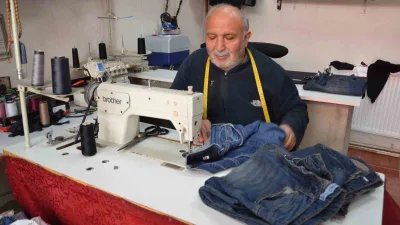 Tercan ilçesinde Ramazan Bayramı heyecanı yaşanırken, terziler yoğun mesaiyle çalışıyor.