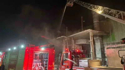 Sakarya'nın Arifiye ilçesinde bulunan Tırsan Fabrikası'nda çıkan yangın, 7 araç