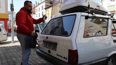 Sivas'ta Arif Sancak, Tofaş marka otomobilinin aksının kopup tehlikeli bir