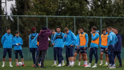 Trabzonspor, Göztepe maçı hazırlıklarına başladı. Teknik Direktör Fatih Tekke yönetiminde