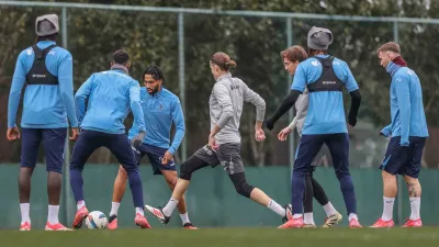 Trabzonspor, Teknik Direktör Şenol Güneş'in ardından Hüseyin Çimşir yönetiminde antrenmanlarını